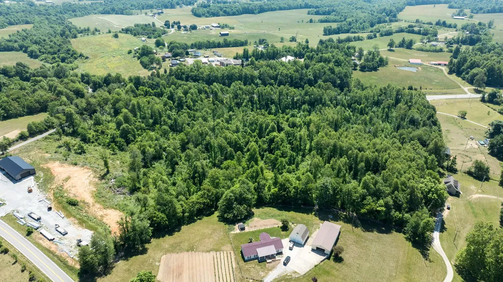 7265 Somerset Road Waynesburg KY 40489