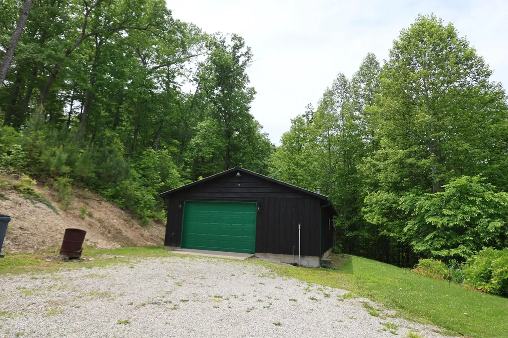 1435 Pilot Road Stanton KY 40380