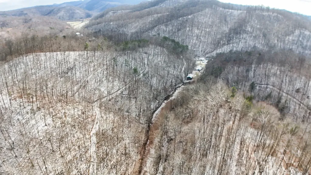 470 Little Bull Creek Road Woollum KY 40906