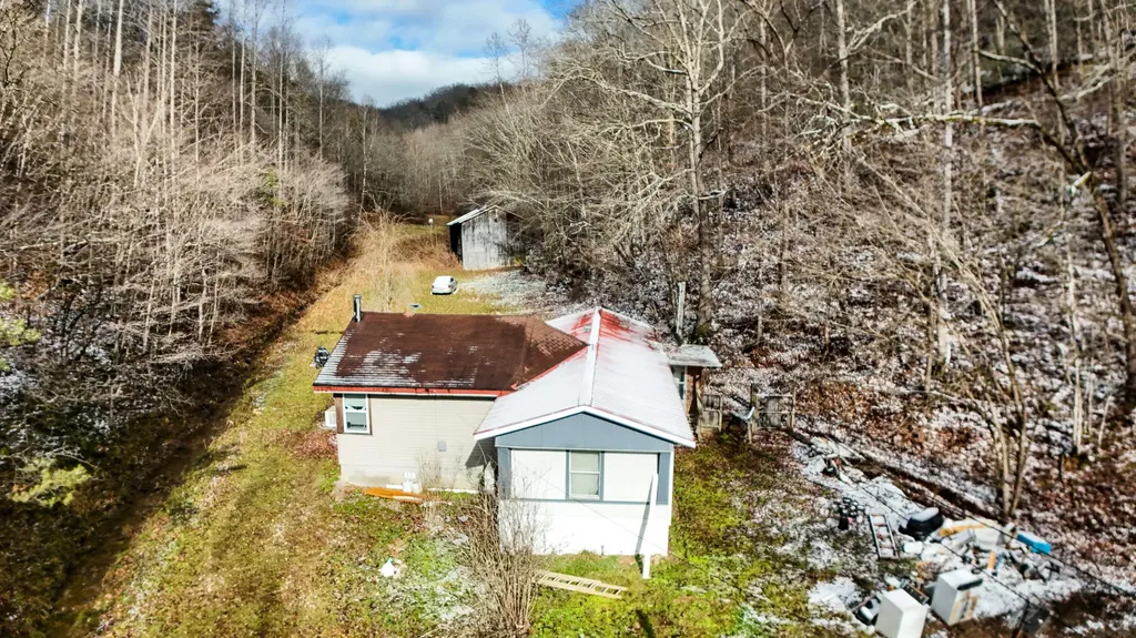 470 Little Bull Creek Road Woollum KY 40906