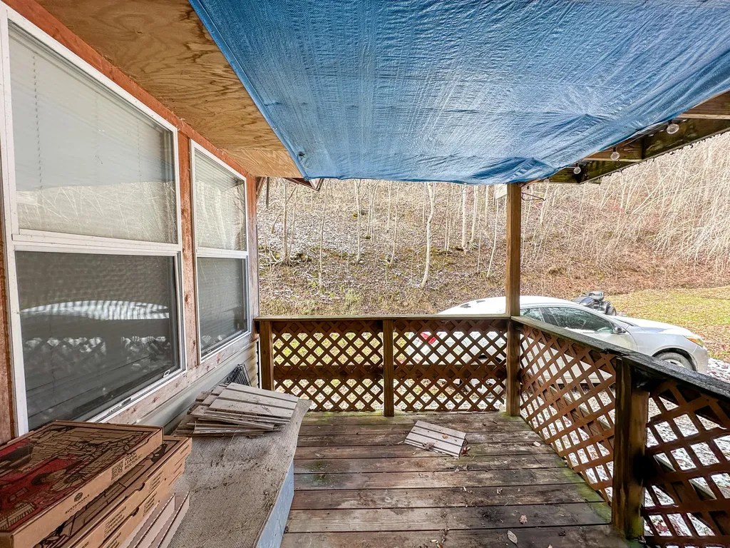 470 Little Bull Creek Road Woollum KY 40906