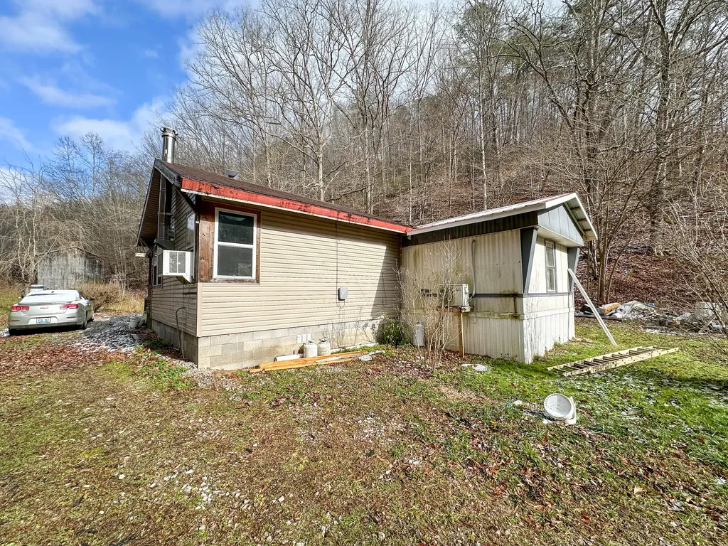 470 Little Bull Creek Road Woollum KY 40906