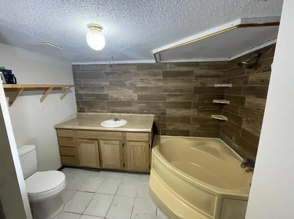 470 Little Bull Creek Road Woollum KY 40906