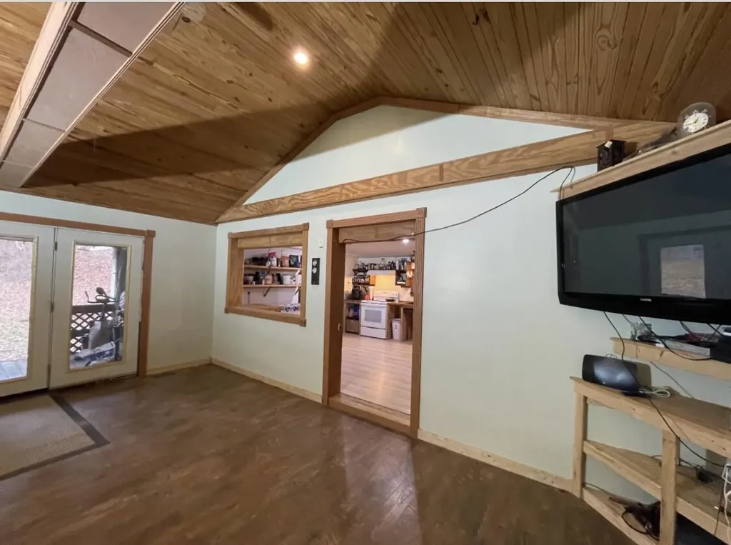 470 Little Bull Creek Road Woollum KY 40906