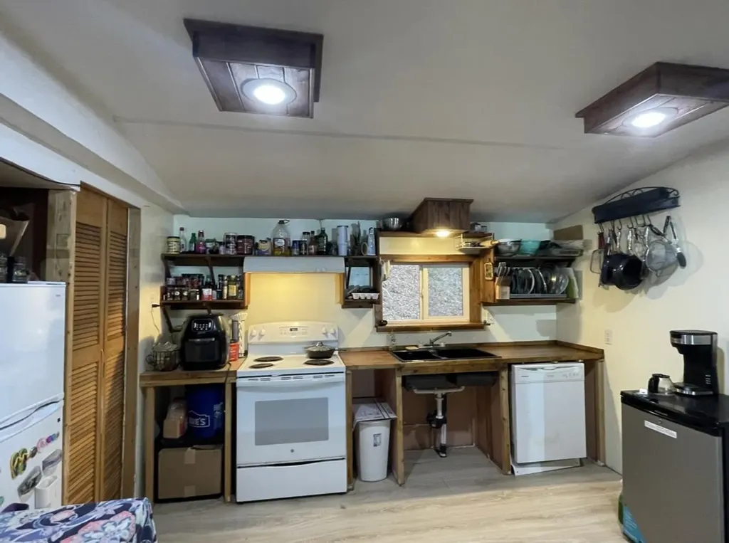470 Little Bull Creek Road Woollum KY 40906