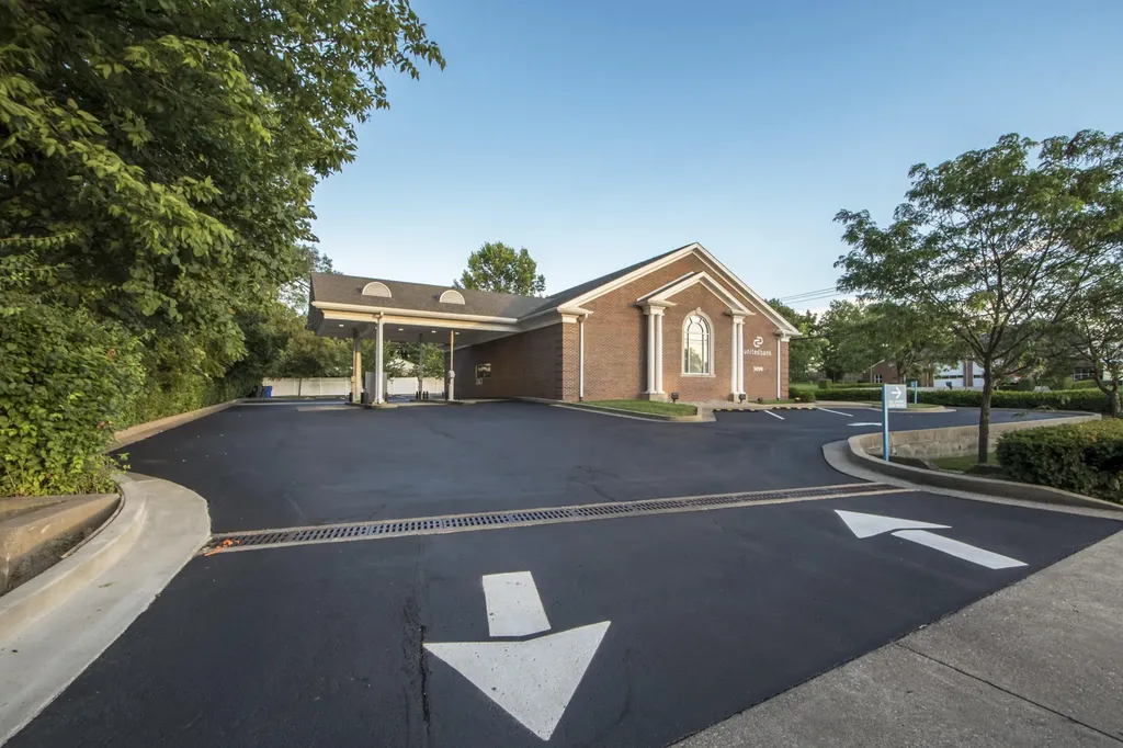 3098 Harrodsburg Road Lexington KY 40503
