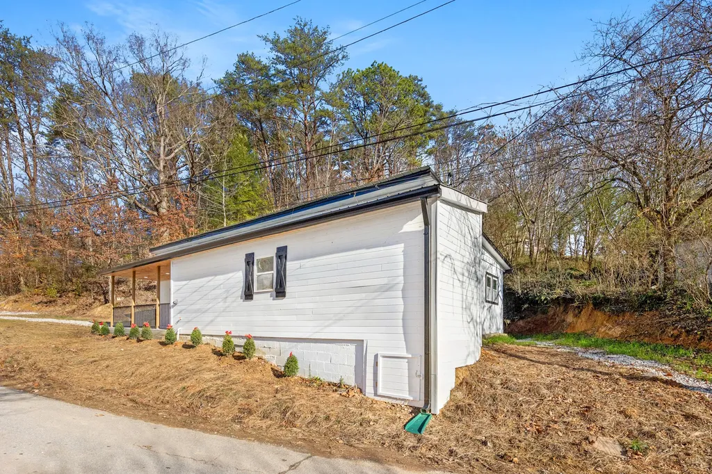388 E Center Street Beattyville KY 41311