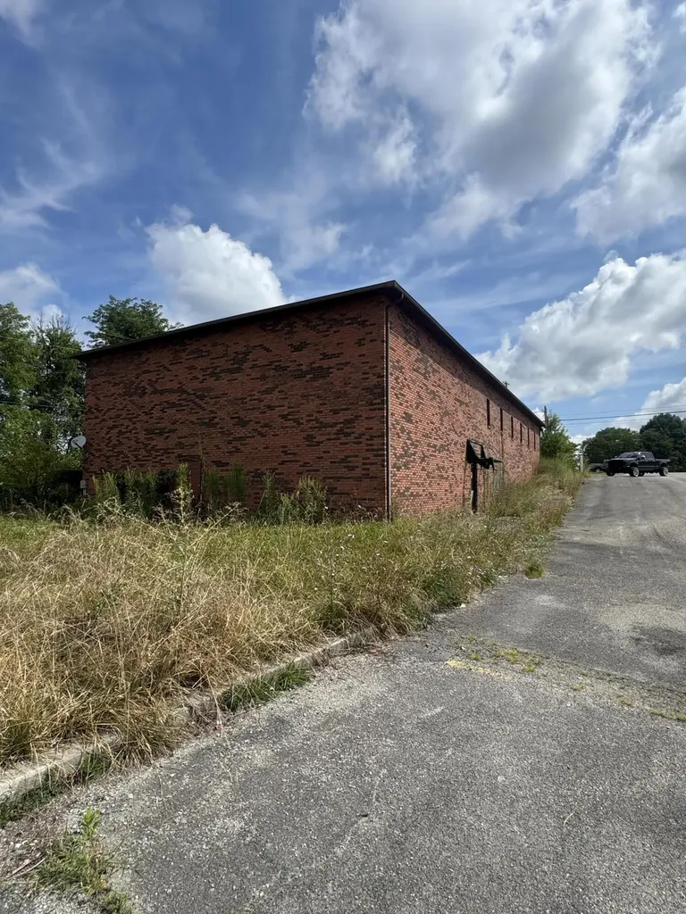 001 North Laurel Road London KY 40741