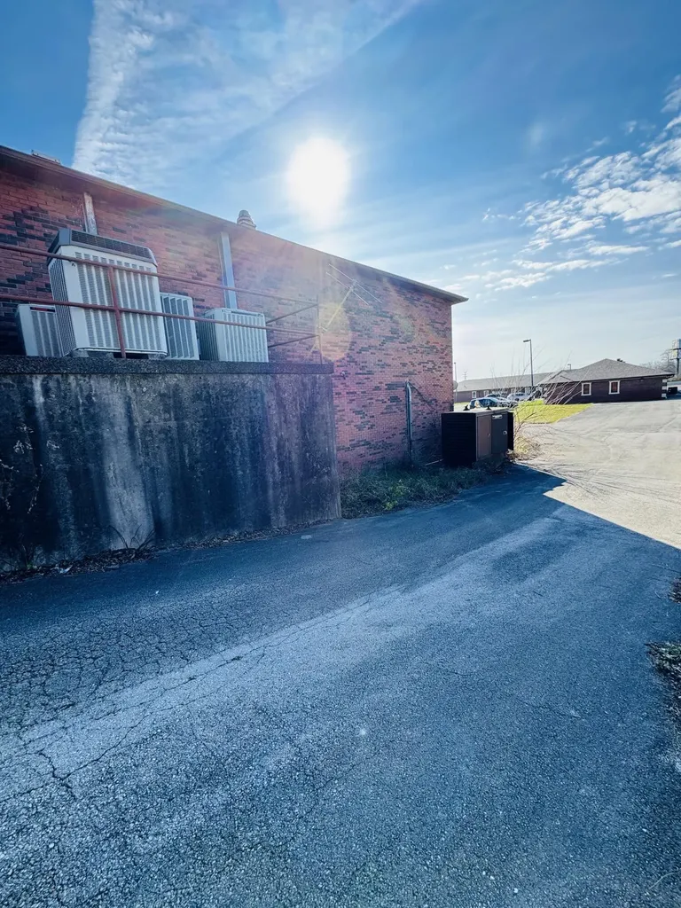 001 North Laurel Road London KY 40741
