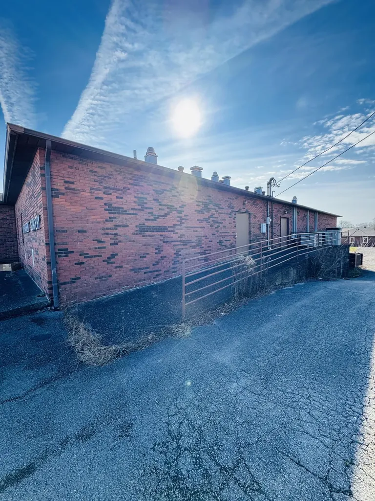 001 North Laurel Road London KY 40741