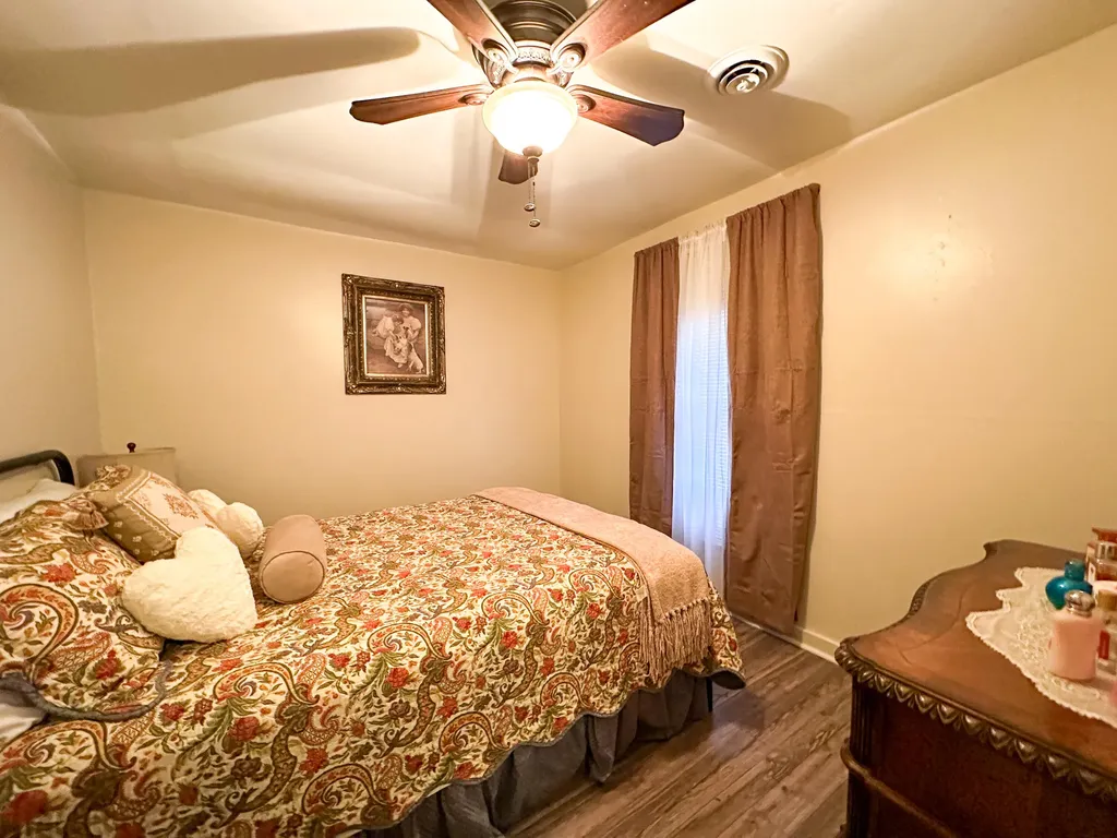 10806 406 Highway Roark KY 40979