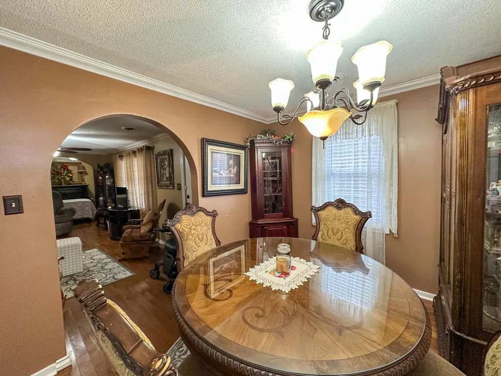 10806 406 Highway Roark KY 40979