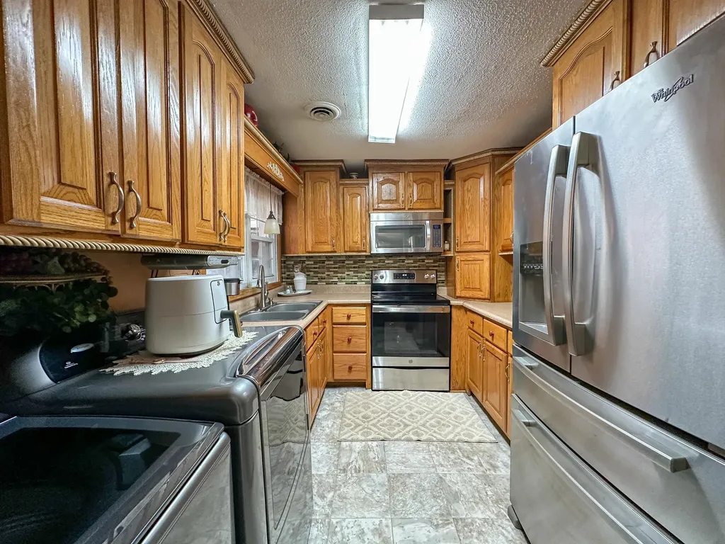 10806 406 Highway Roark KY 40979