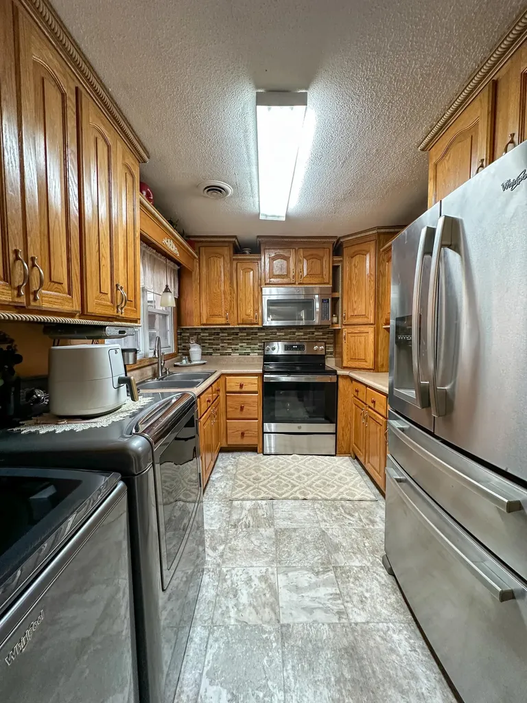 10806 406 Highway Roark KY 40979
