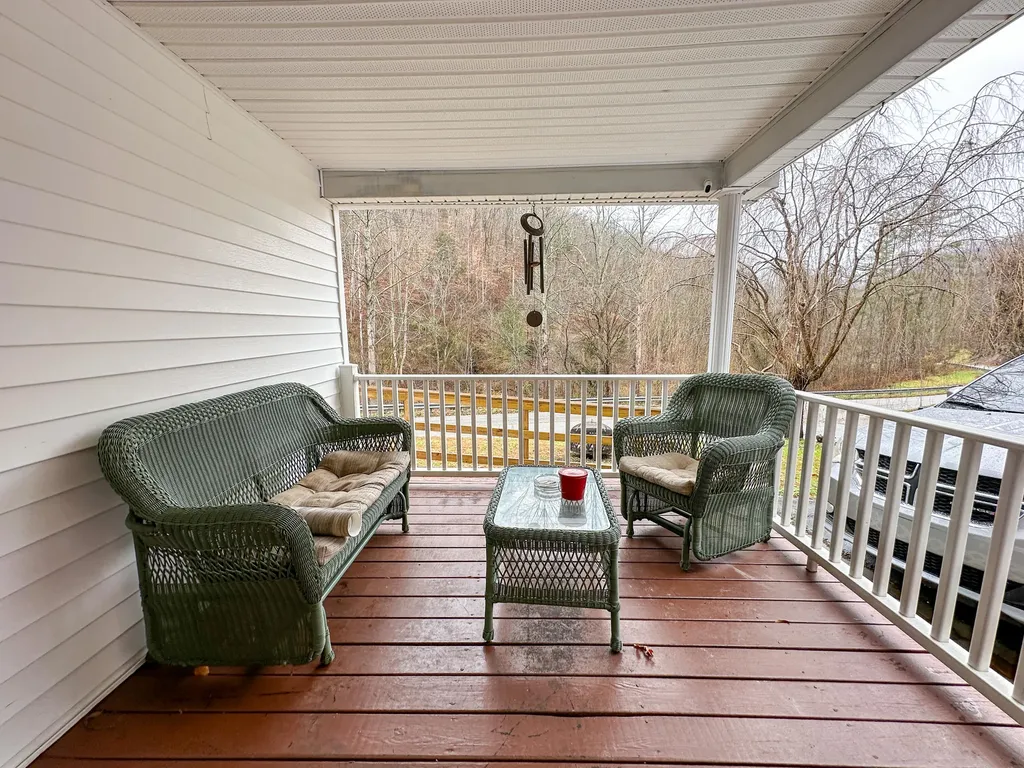 10806 406 Highway Roark KY 40979