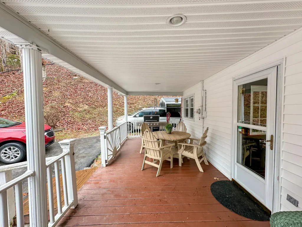 10806 406 Highway Roark KY 40979