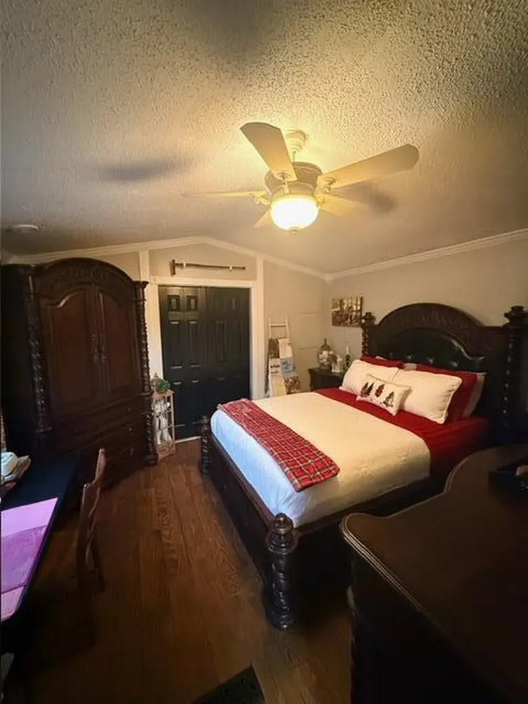 10806 406 Highway Roark KY 40979