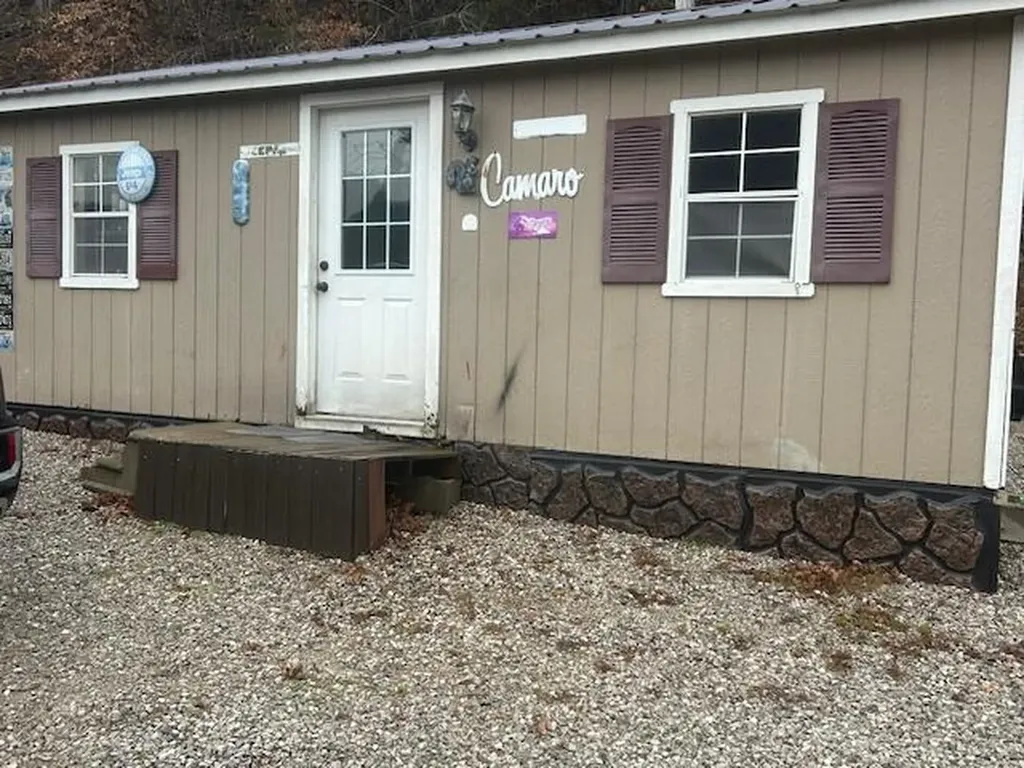 10806 406 Highway Roark KY 40979