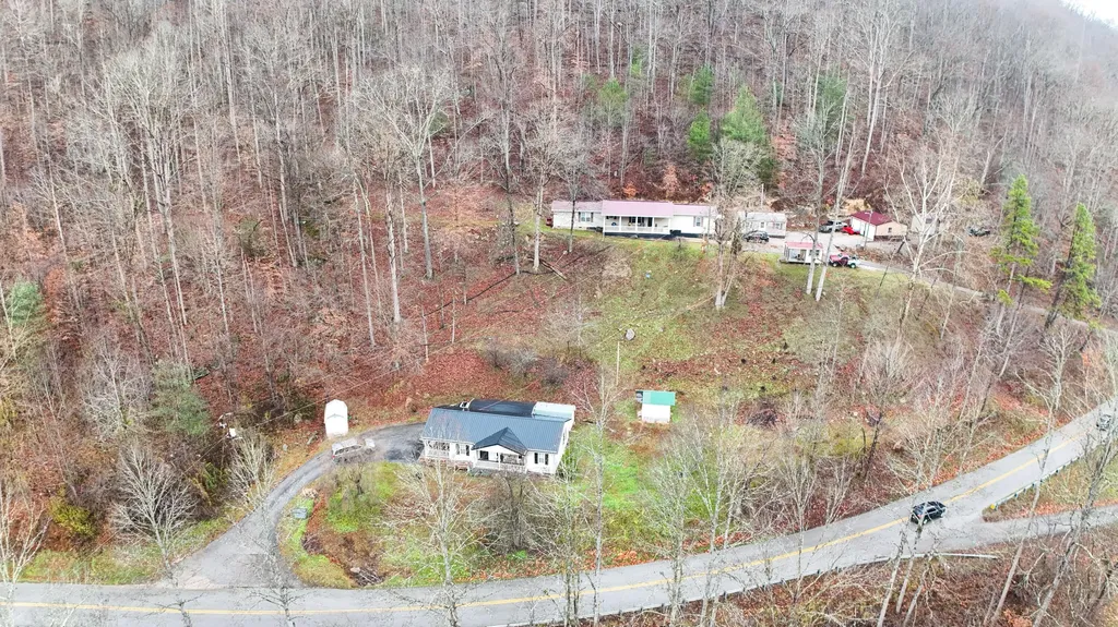 10806 406 Highway Roark KY 40979