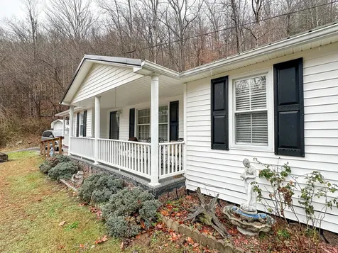 10806 406 Highway Roark KY 40979