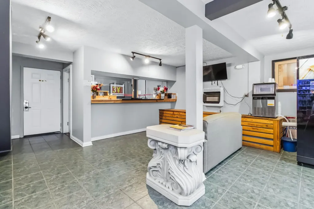 1798 S Wilderness Road Mt Vernon KY 40456
