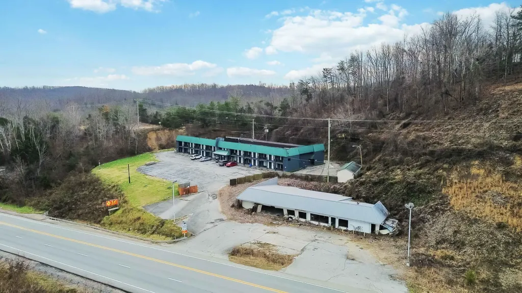 1798 S Wilderness Road Mt Vernon KY 40456