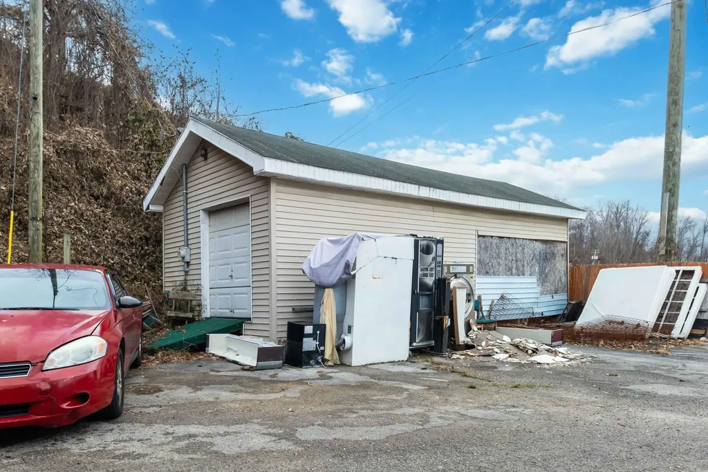 1798 S Wilderness Road Mt Vernon KY 40456