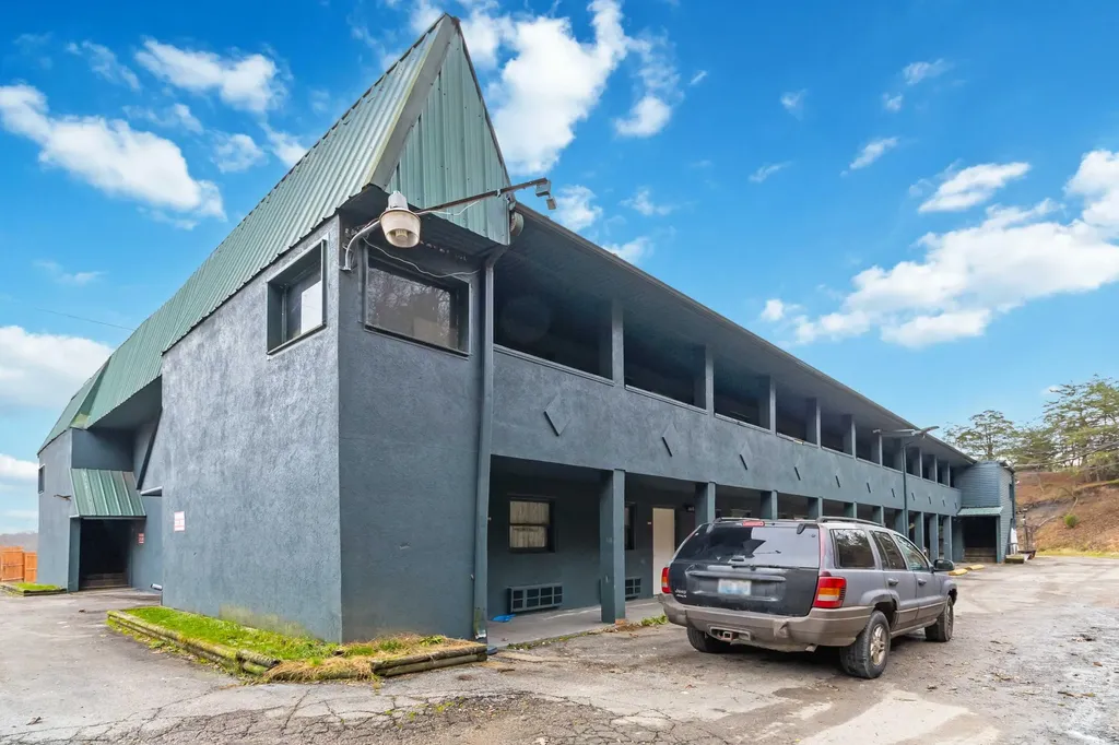1798 S Wilderness Road Mt Vernon KY 40456