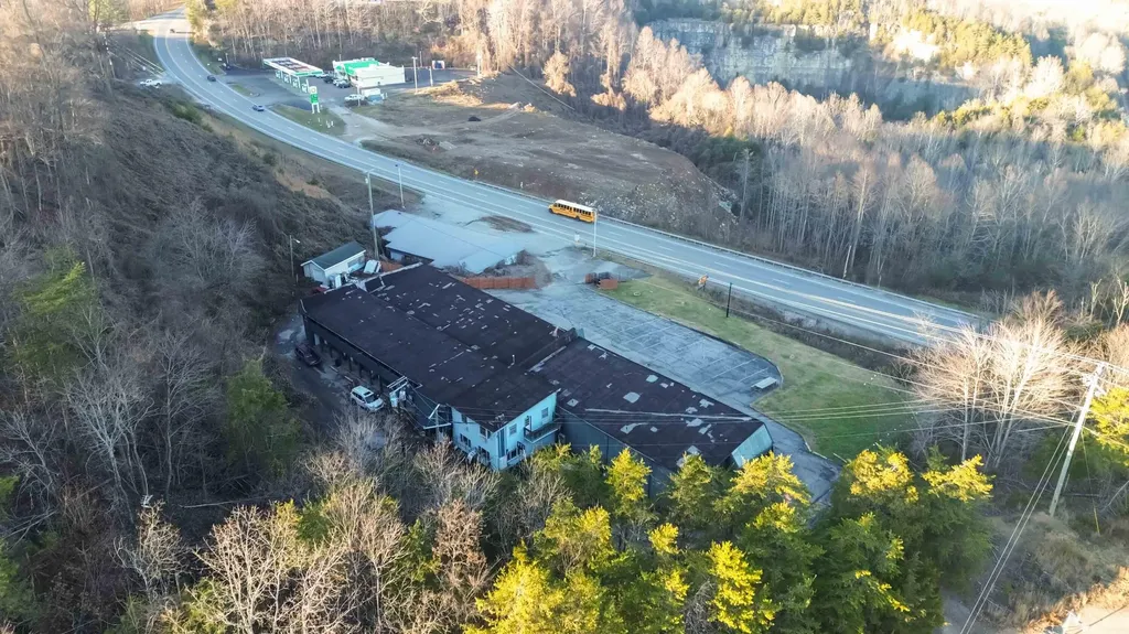 1798 S Wilderness Road Mt Vernon KY 40456