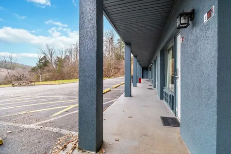 1798 S Wilderness Road Mt Vernon KY 40456