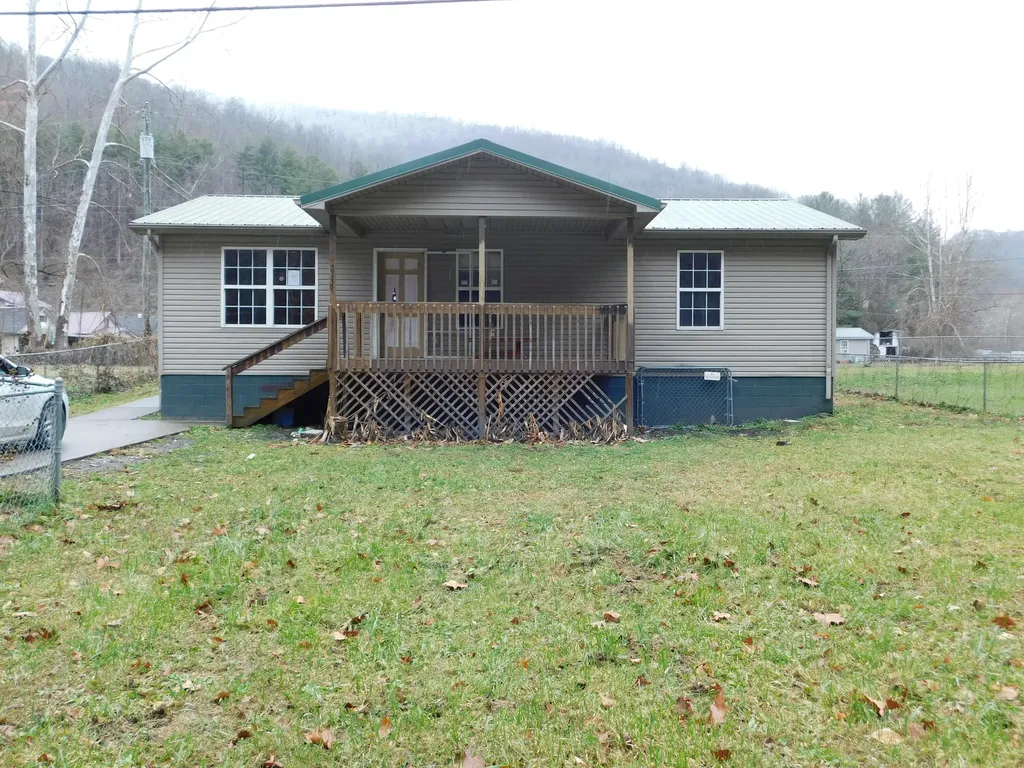 2139 Ky-215 Evarts KY 40828