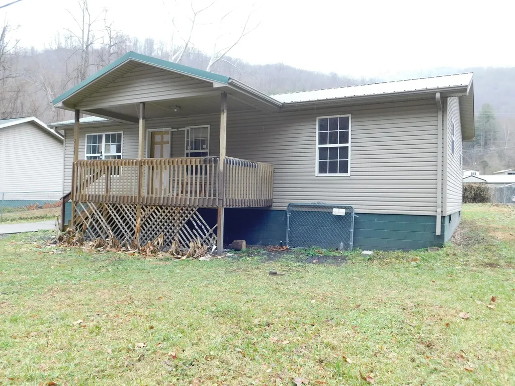 2139 Ky-215 Evarts KY 40828