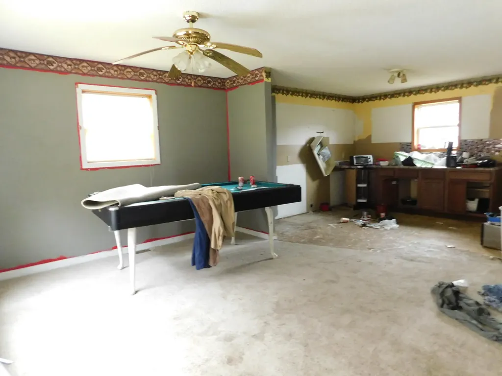 2139 Ky-215 Evarts KY 40828
