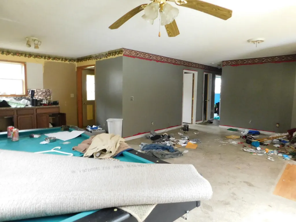 2139 Ky-215 Evarts KY 40828