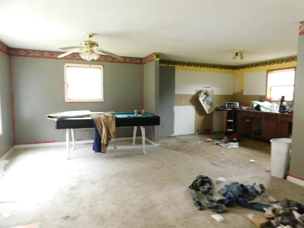 2139 Ky-215 Evarts KY 40828