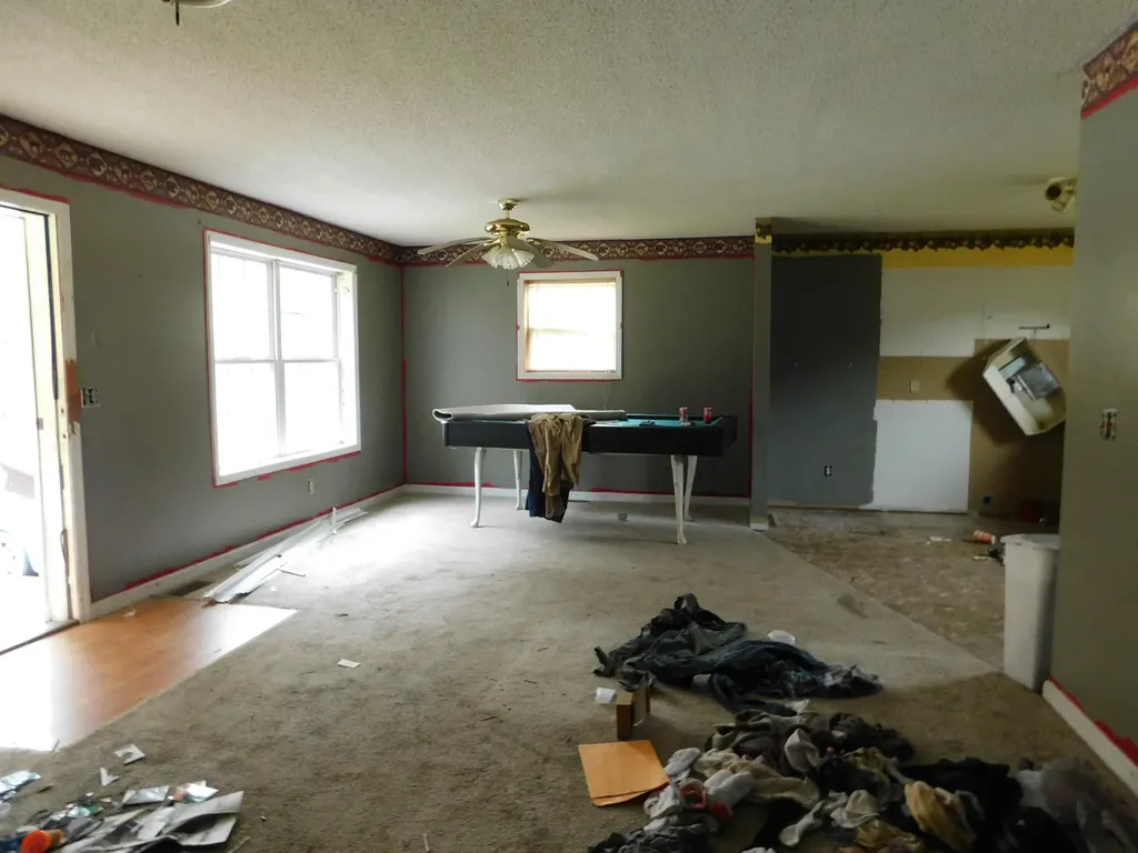 2139 Ky-215 Evarts KY 40828