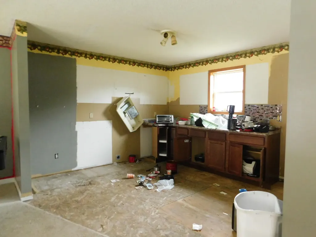 2139 Ky-215 Evarts KY 40828