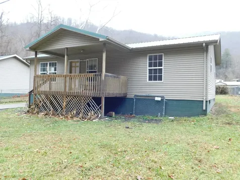 2139 KY-215 Evarts KY 40828