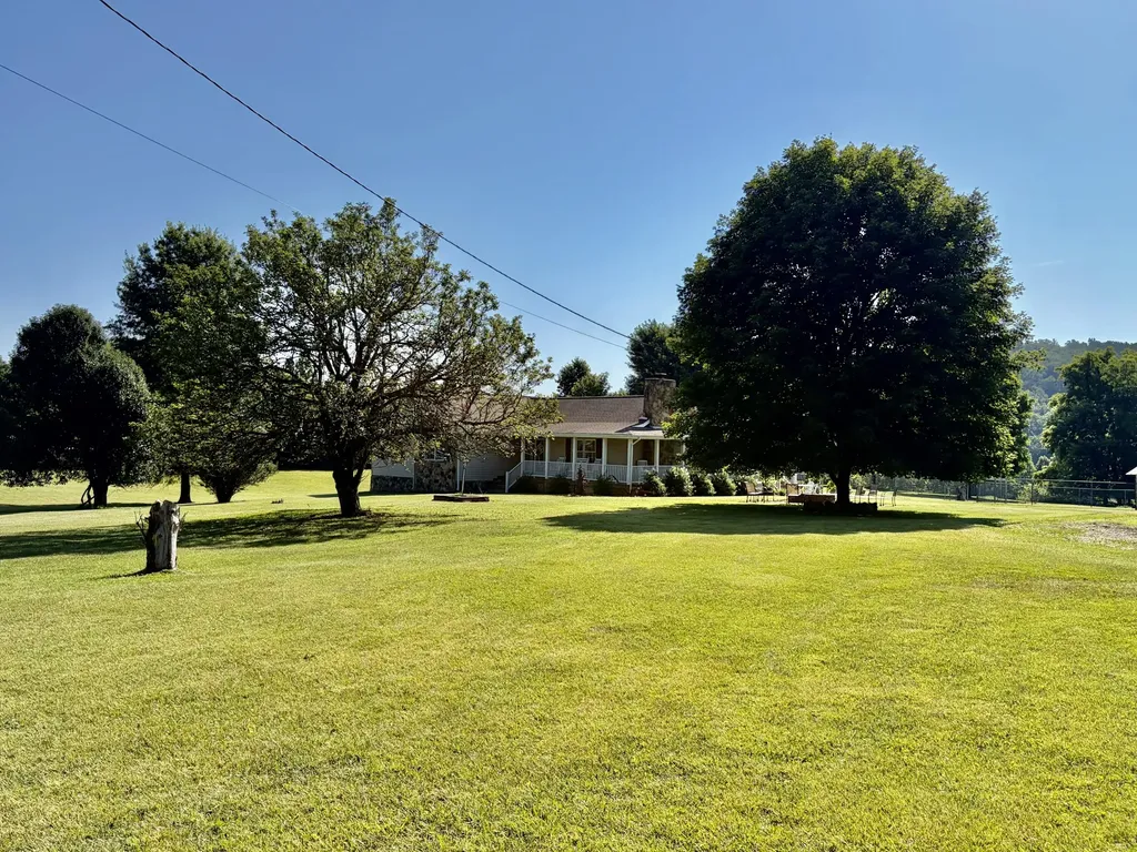 4302 E 904 Highway Williamsburg KY 40769
