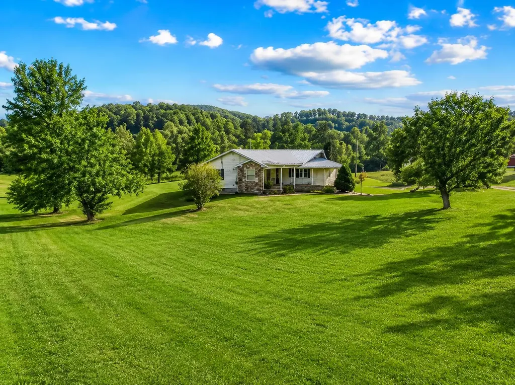 4302 E 904 Highway Williamsburg KY 40769