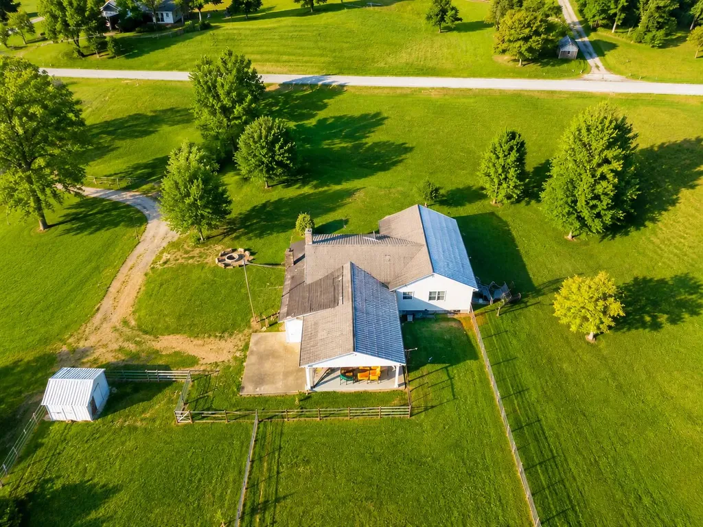 4302 E 904 Highway Williamsburg KY 40769