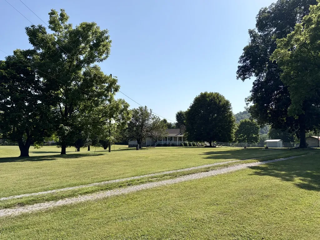 4302 E 904 Highway Williamsburg KY 40769