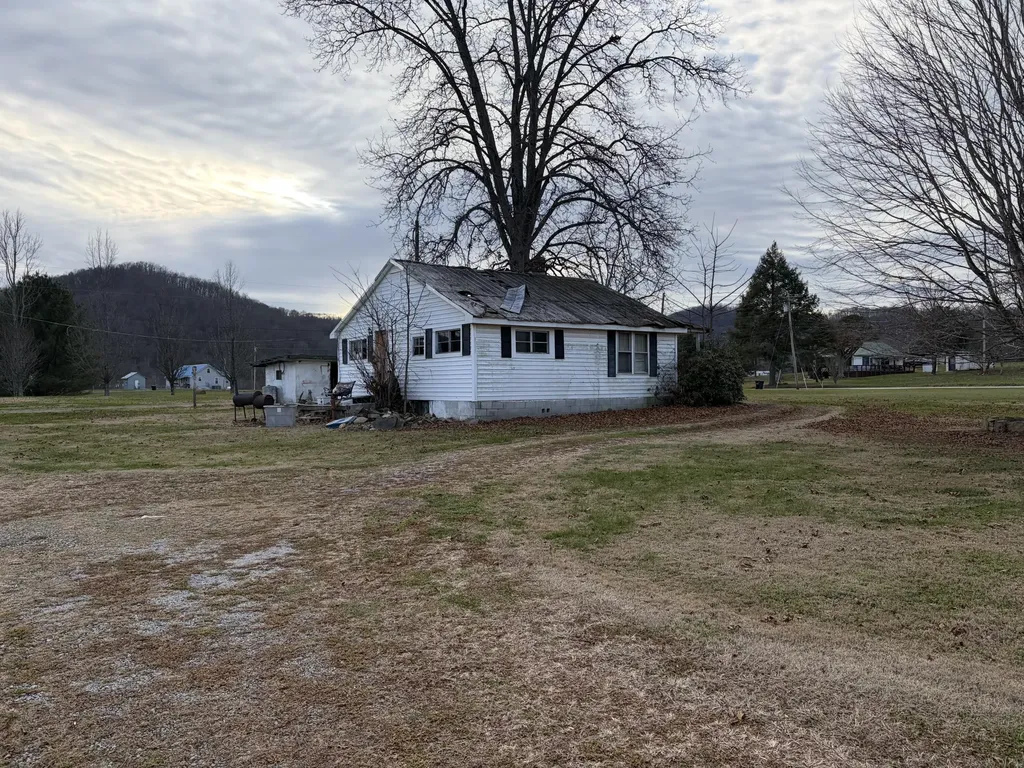 4302 E 904 Highway Williamsburg KY 40769