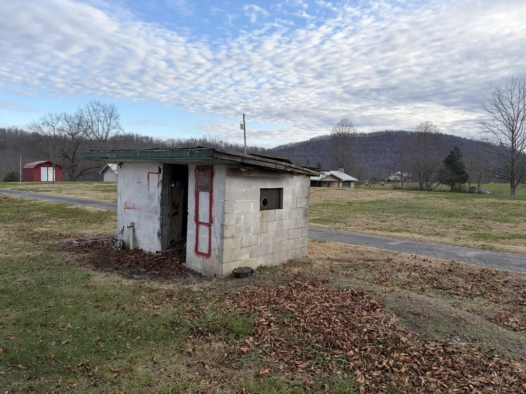 4302 E 904 Highway Williamsburg KY 40769