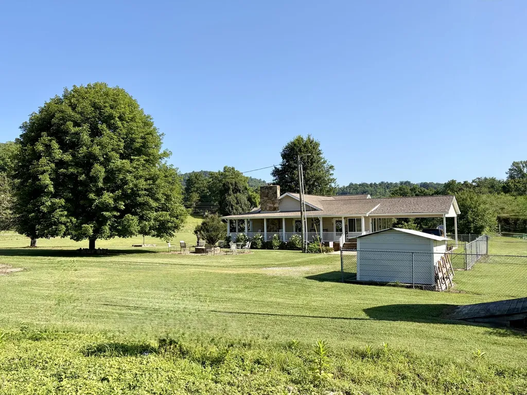4302 E 904 Highway Williamsburg KY 40769