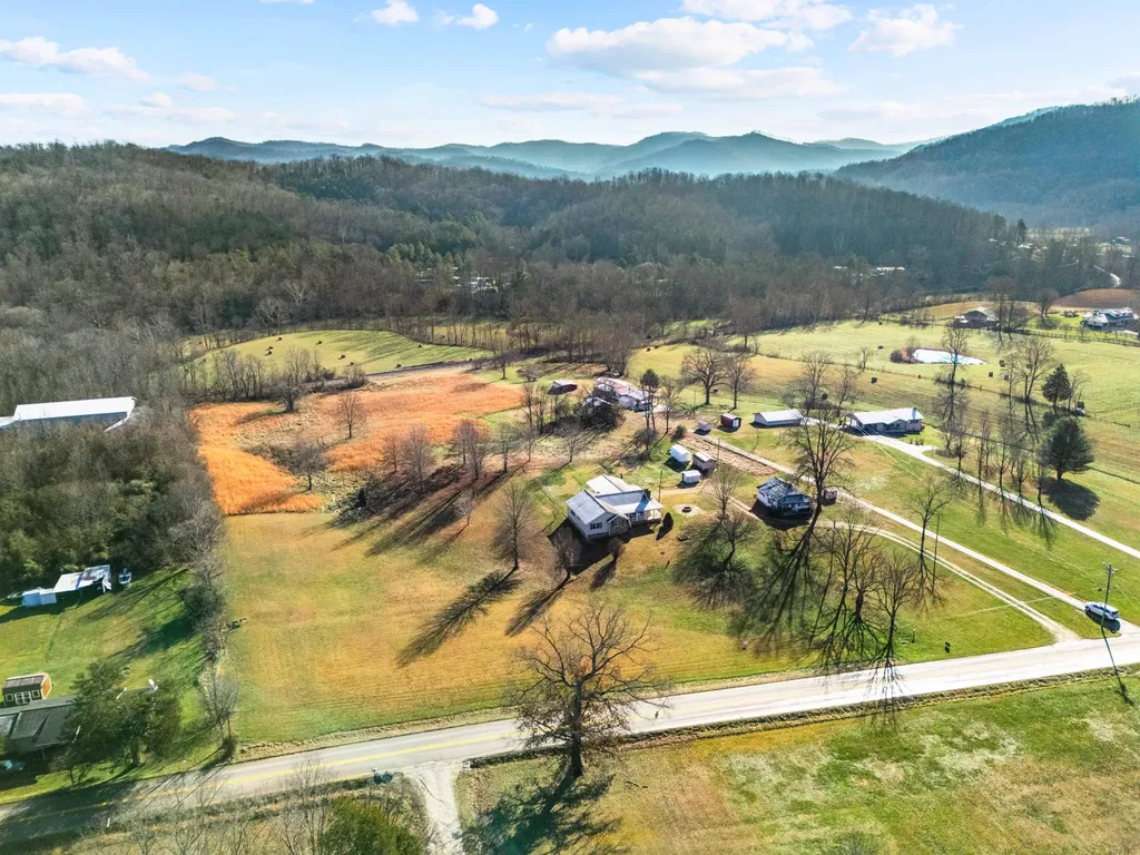 4302 E 904 Highway Williamsburg KY 40769