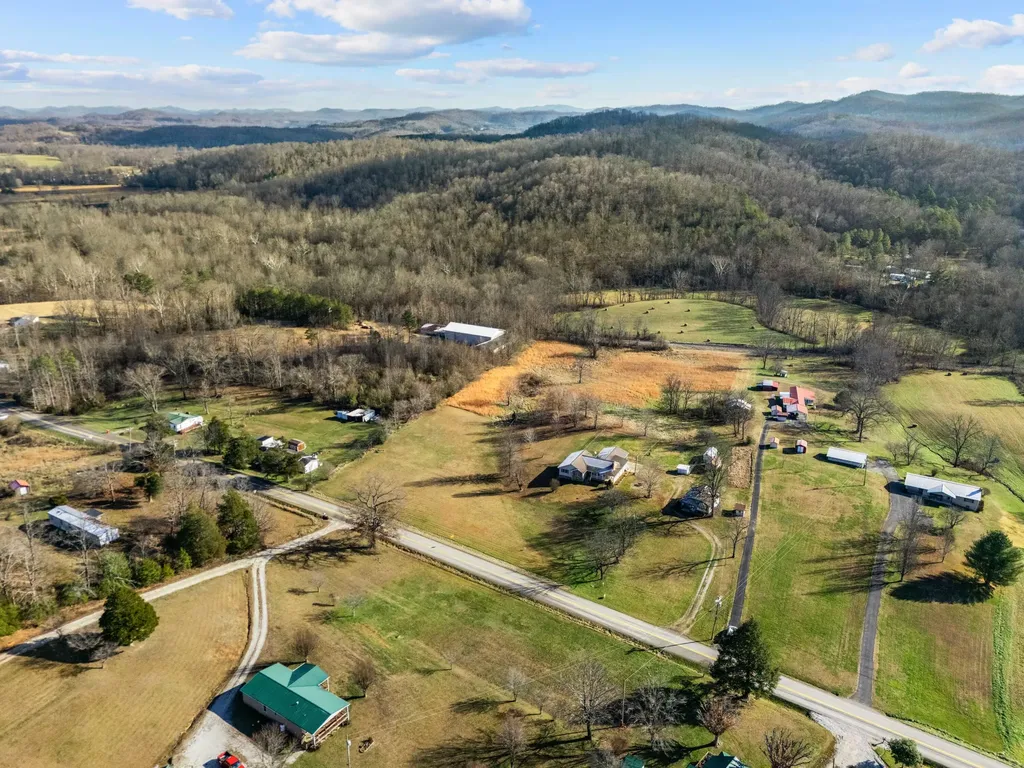 4302 E 904 Highway Williamsburg KY 40769