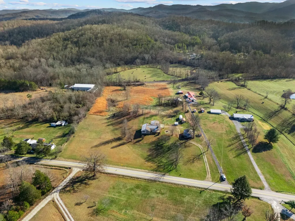 4302 E 904 Highway Williamsburg KY 40769