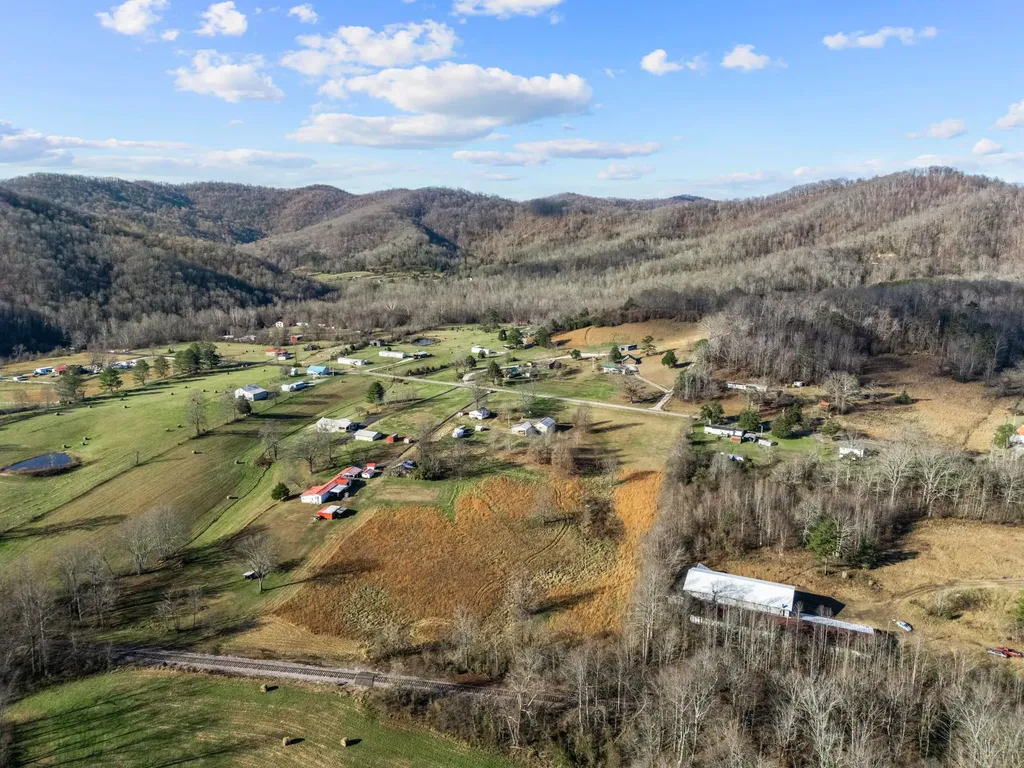 4302 E 904 Highway Williamsburg KY 40769