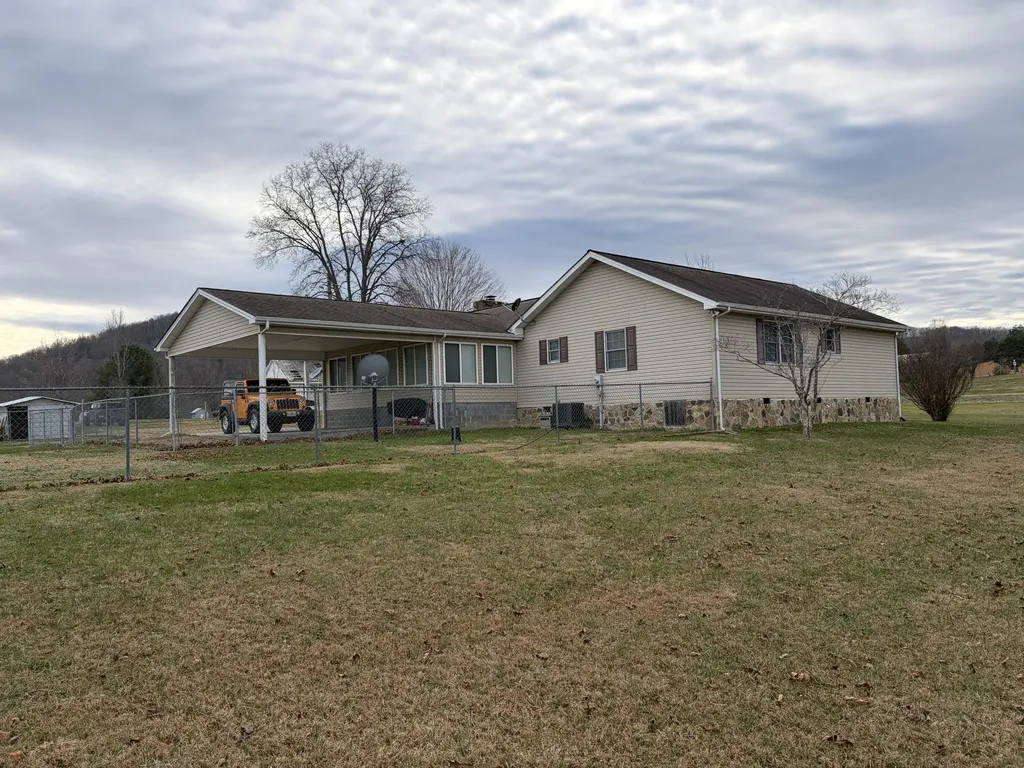4302 E 904 Highway Williamsburg KY 40769